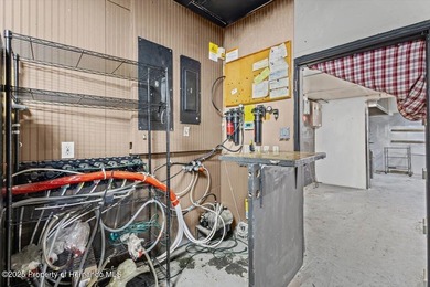 A turnkey business on the very high visibility corner of US 19