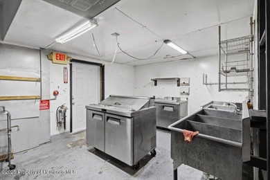 A turnkey business on the very high visibility corner of US 19