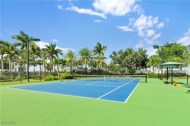 Beautifully Upgraded Villa with Water View - Steps from the