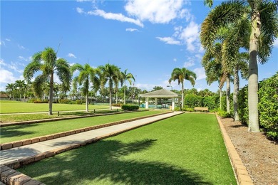 Beautifully Upgraded Villa with Water View - Steps from the
