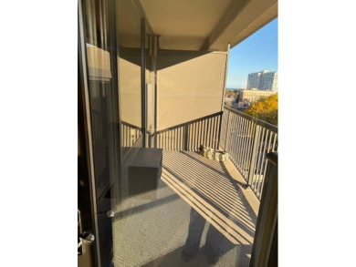 WELCOME TO THE STUNNING, EXTREMELY SUN-FILLED 1 BEDROOM CONDO