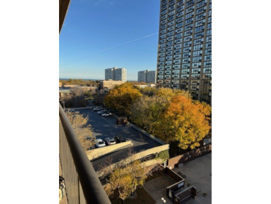 WELCOME TO THE STUNNING, EXTREMELY SUN-FILLED 1 BEDROOM CONDO