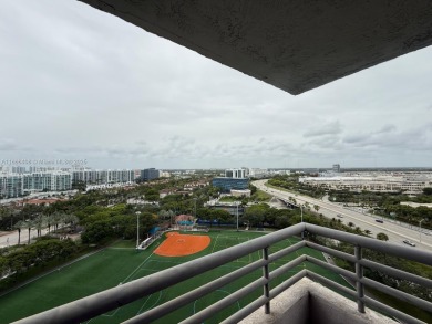 Beautiful 2/2 in heart of Aventura! This spacious unit is pet