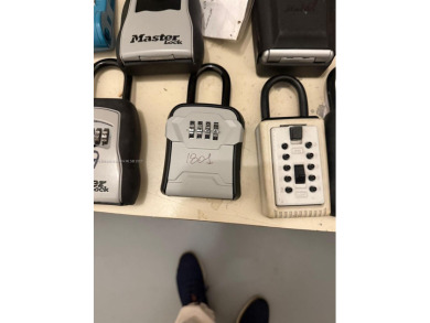 Beautiful 2/2 in heart of Aventura! This spacious unit is pet