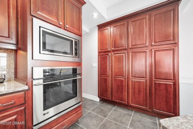 Oceanfront Penthouse with Panoramic Views in Boutique Kingston