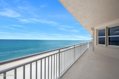 Oceanfront Penthouse with Panoramic Views in Boutique Kingston