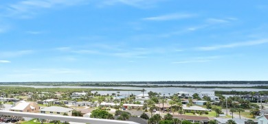 Oceanfront Penthouse with Panoramic Views in Boutique Kingston