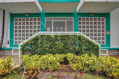 Only one block from the world-renowned Miami Beach, this