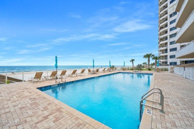 Oceanfront Penthouse with Panoramic Views in Boutique Kingston