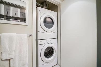 Enjoy city and mountain views from this bright 1-bedroom