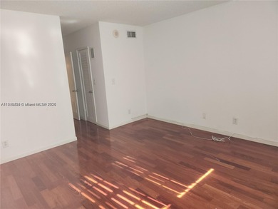 * OPPORTUNITY* BEAUTIFUL 1 BED/ 1 BATH - 1,005 SF - WOOD &