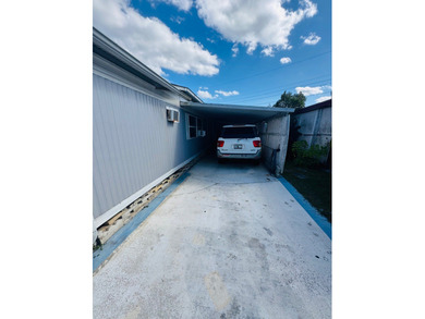 Beautiful 2 Bedroom, 1 Bath Home - Lakeland, Florida  This