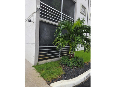 FIRST FLOOR CORNER UNIT 2 BEDROOMS 2 BATHROOMS CONDO IN WEST