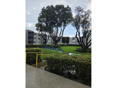 FIRST FLOOR CORNER UNIT 2 BEDROOMS 2 BATHROOMS CONDO IN WEST