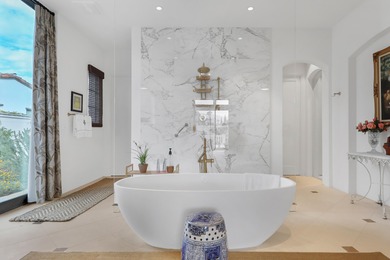 Only minutes away from El Paseo, The River and the new Disney