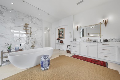 Only minutes away from El Paseo, The River and the new Disney