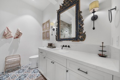 Only minutes away from El Paseo, The River and the new Disney