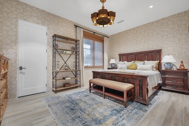 Only minutes away from El Paseo, The River and the new Disney