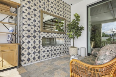 Only minutes away from El Paseo, The River and the new Disney