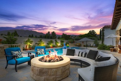 Only minutes away from El Paseo, The River and the new Disney