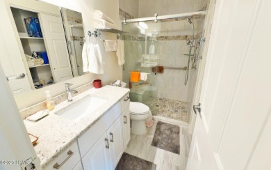 This luxurious top-floor Lake View condo offers breathtaking