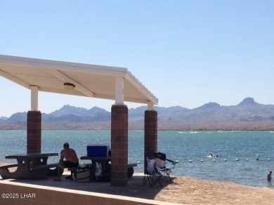 This luxurious top-floor Lake View condo offers breathtaking