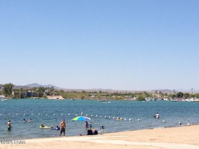 This luxurious top-floor Lake View condo offers breathtaking