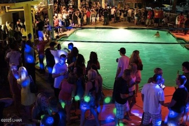 This luxurious top-floor Lake View condo offers breathtaking