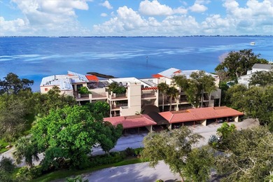 The seller is prioritizing cash offers and is ready to move