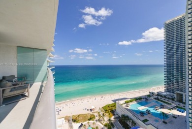 Come see this beautiful apartment with stunning ocean views in a