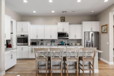 Beautiful 2 Bed + Den, 2 Bath home in the prestigious Prescott