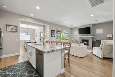 Beautiful 2 Bed + Den, 2 Bath home in the prestigious Prescott