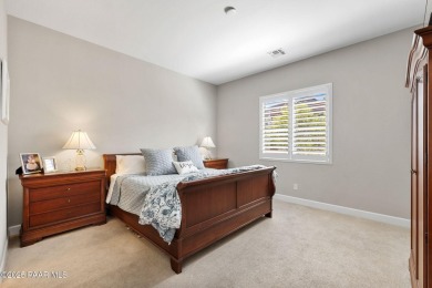 Beautiful 2 Bed + Den, 2 Bath home in the prestigious Prescott
