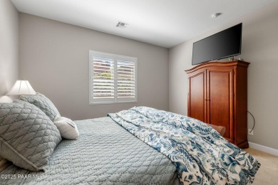 Beautiful 2 Bed + Den, 2 Bath home in the prestigious Prescott