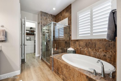 Beautiful 2 Bed + Den, 2 Bath home in the prestigious Prescott