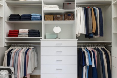 Beautiful 2 Bed + Den, 2 Bath home in the prestigious Prescott