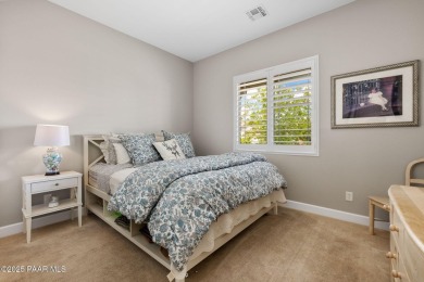 Beautiful 2 Bed + Den, 2 Bath home in the prestigious Prescott