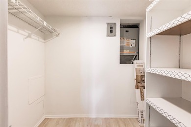 MOTIVATED SELLER!  Seller will provide a 13 mos. CHOICE ULTIMATE