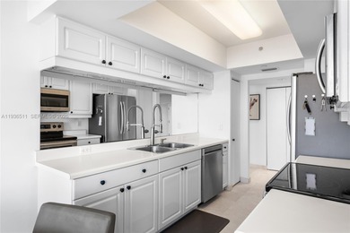 High-floor residence with northeast exposure and panoramic ocean