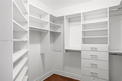 High-floor residence with northeast exposure and panoramic ocean