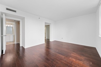 Spacious 1 bed / 1.5 bath condo updated and ready for your