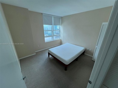 Gorgeous and spacious 2 bed 2 bath condo. High end building at