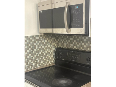 EXCELLENT OPPORTUNITY!  SPACIOUS UNIT FOR SALE 2BED / 2 BATH