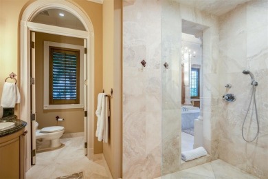 Stunning Point Lot Estate in Las Olas' Prestigious & Gated Seven