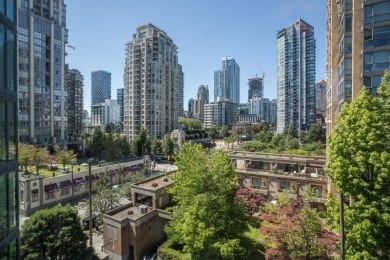 Welcome to City Crest- Yaletown living at its best! This bright