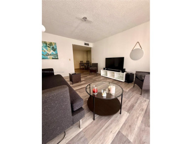 This beautifully updated and spacious split 2 beds/2 baths