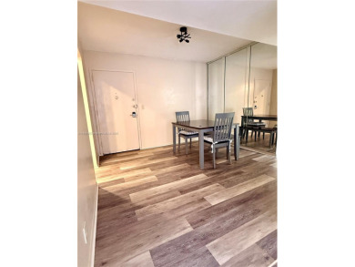 This beautifully updated and spacious split 2 beds/2 baths