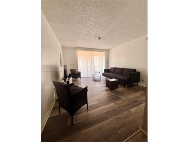 This beautifully updated and spacious split 2 beds/2 baths