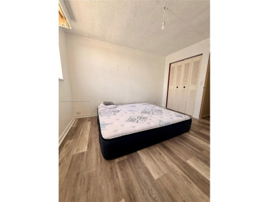 This beautifully updated and spacious split 2 beds/2 baths