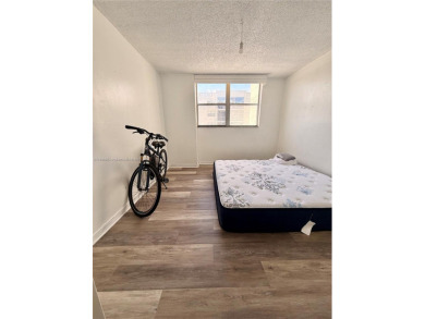 This beautifully updated and spacious split 2 beds/2 baths